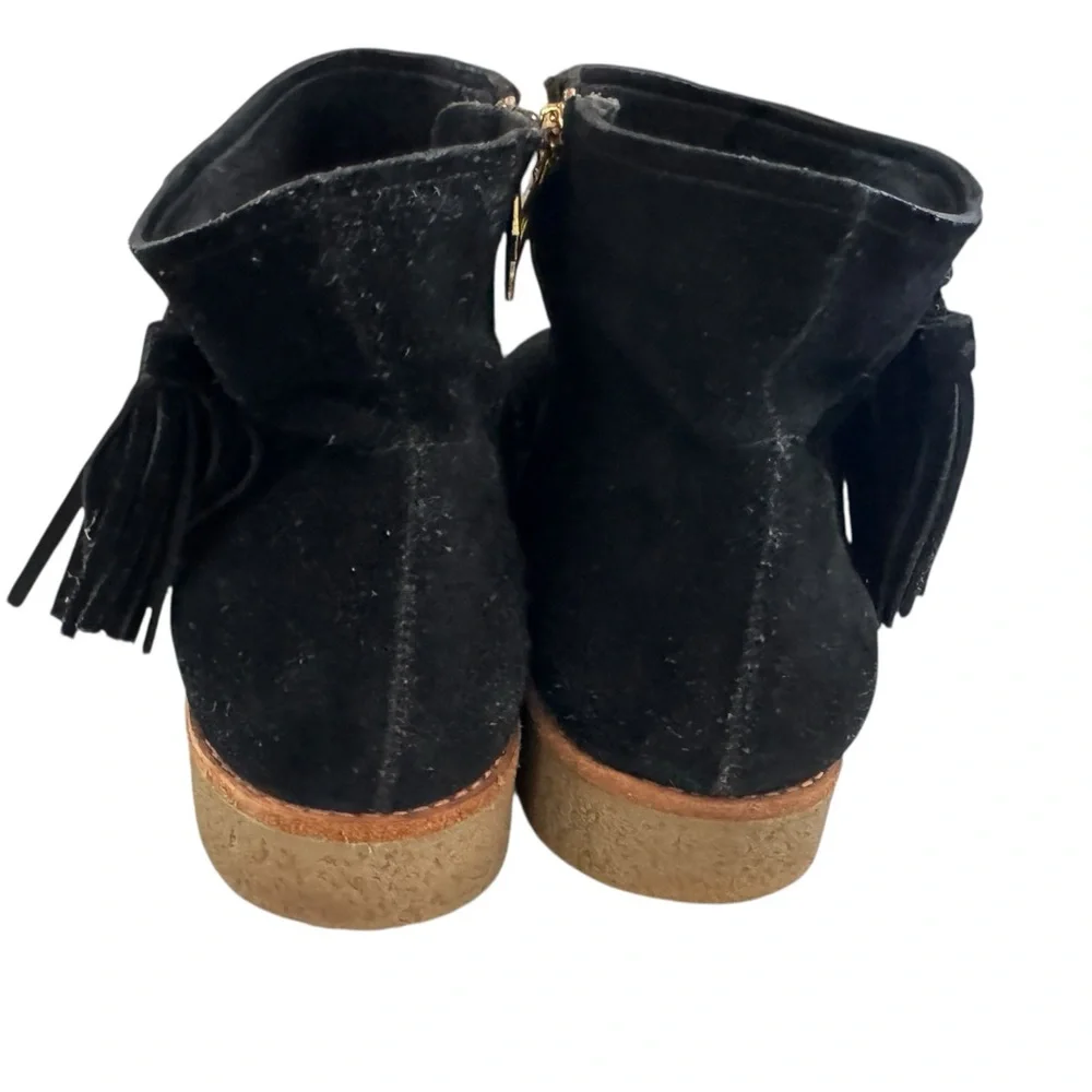 Kate Spade black suede leather zip up ankle booty with tassle. Woman’s size 11